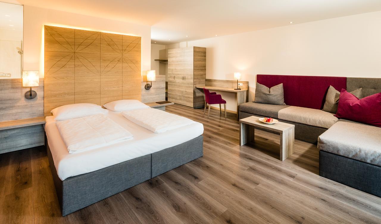 Roesslwirt Hotell Barbiano  Exteriör bild